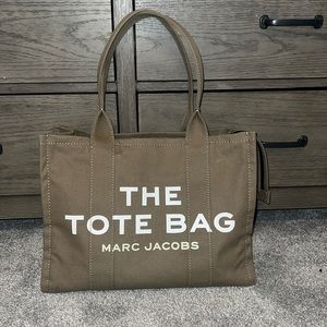 Marc Jacobs The Large Tote Bag